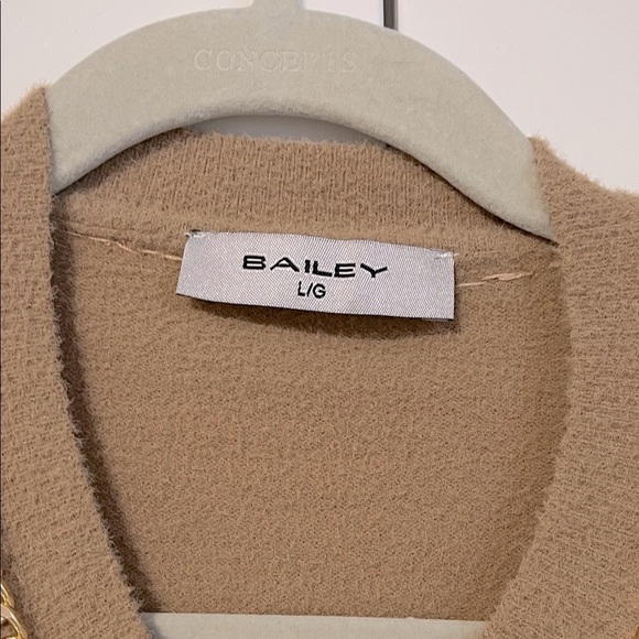 BAILEY Beige Textured Cardigan Pearl Button and Chain Detail, Size L - Picture 6 of 9